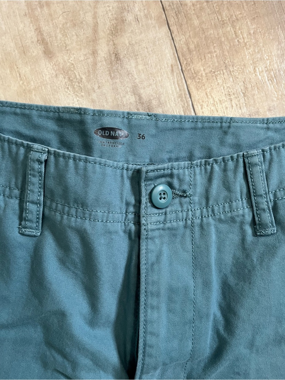 Men’s old navy shorts - Picture 4 of 6